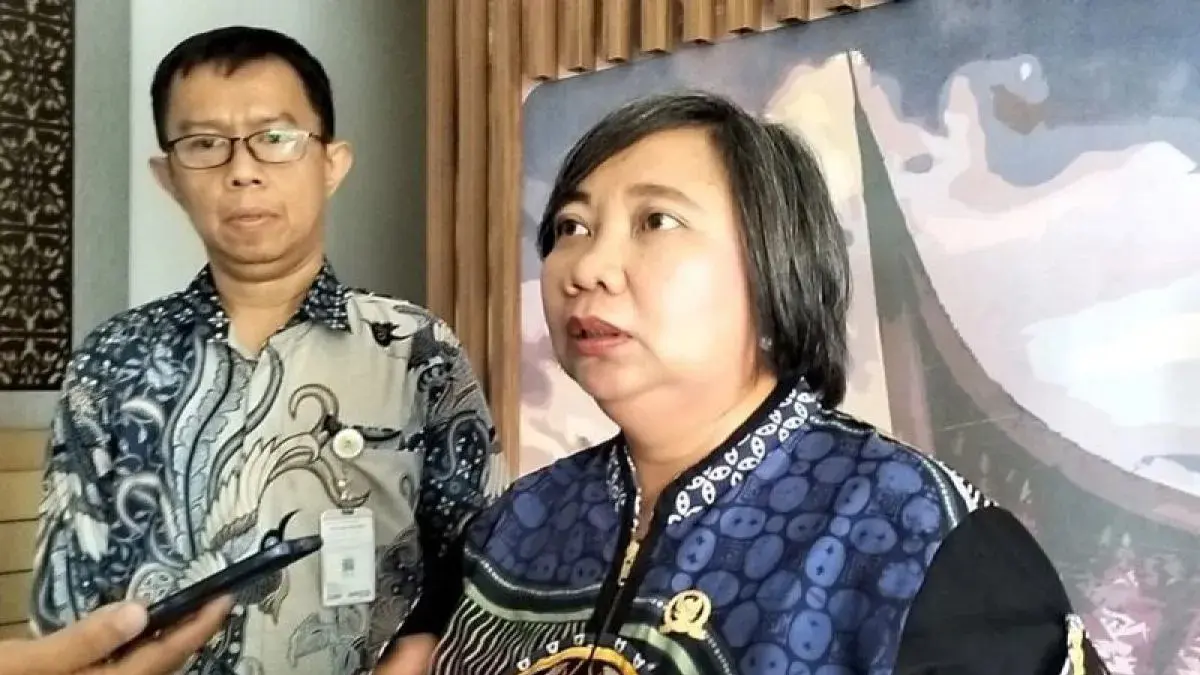 Ketua Komisi Nasional Hak Asasi Manusia (Komnas HAM) Anis Hidayah saat diwawancarai di Kota Padang, Sumatera Barat. (ANTARA/Muhammad Zulfikar/am)