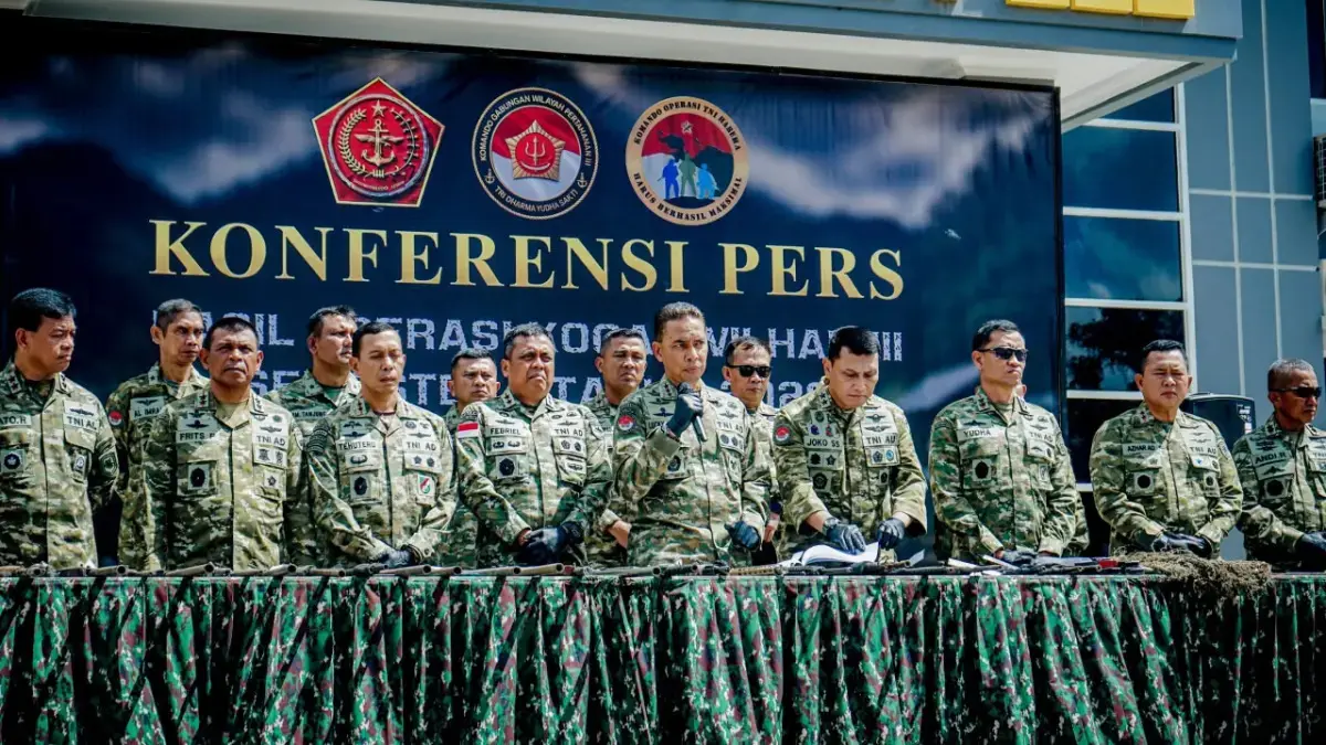Panglima Kogabwilhan III Letjen TNI Lucky Avianto memaparkan hasil kerja selama 6 bulan belakangan. Pada semester pertama 2026, mereka melakukan sejumlah penindakan terhadap OPM. (Kogabwilhan III)
