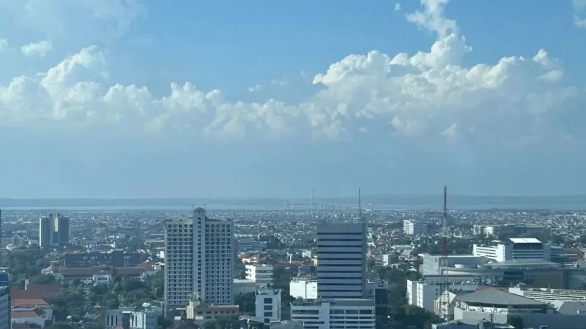 Cuaca berawan di wilayah Kota Surabaya, Jawa Timur. (ANTARA/Vicki Febrianto)