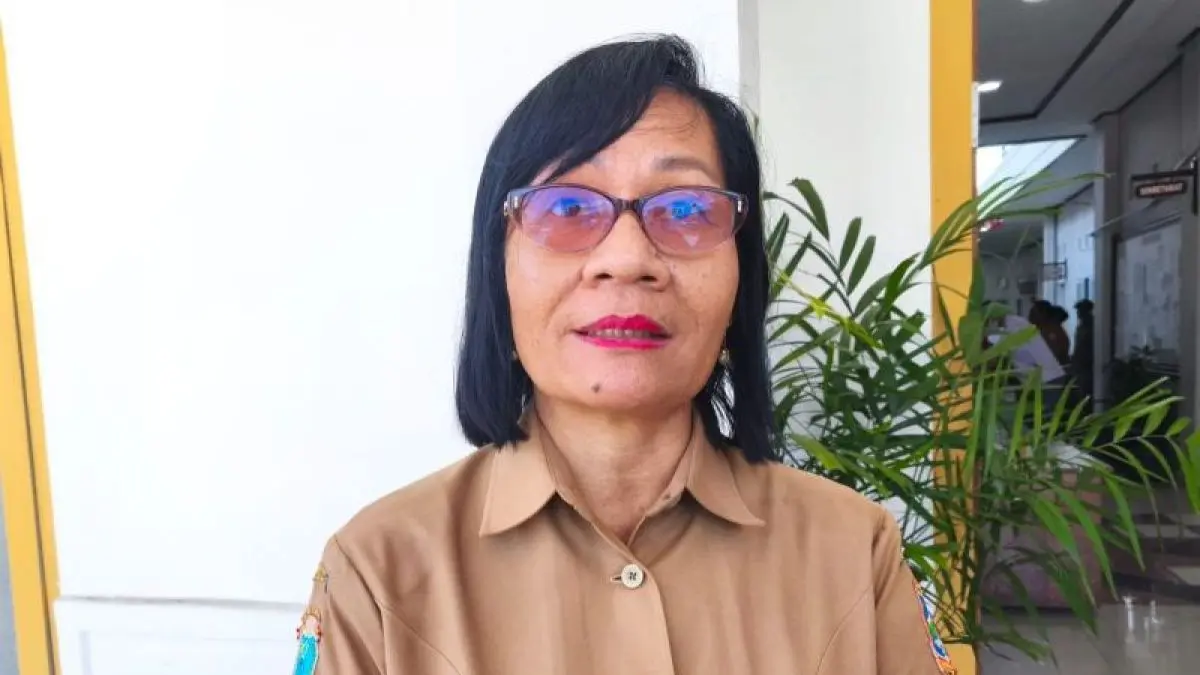 Kepala Dinas Pendidikan Kabupaten Nabire Dina Pidjer. (ANTARA/Ali Nur Ichsan)