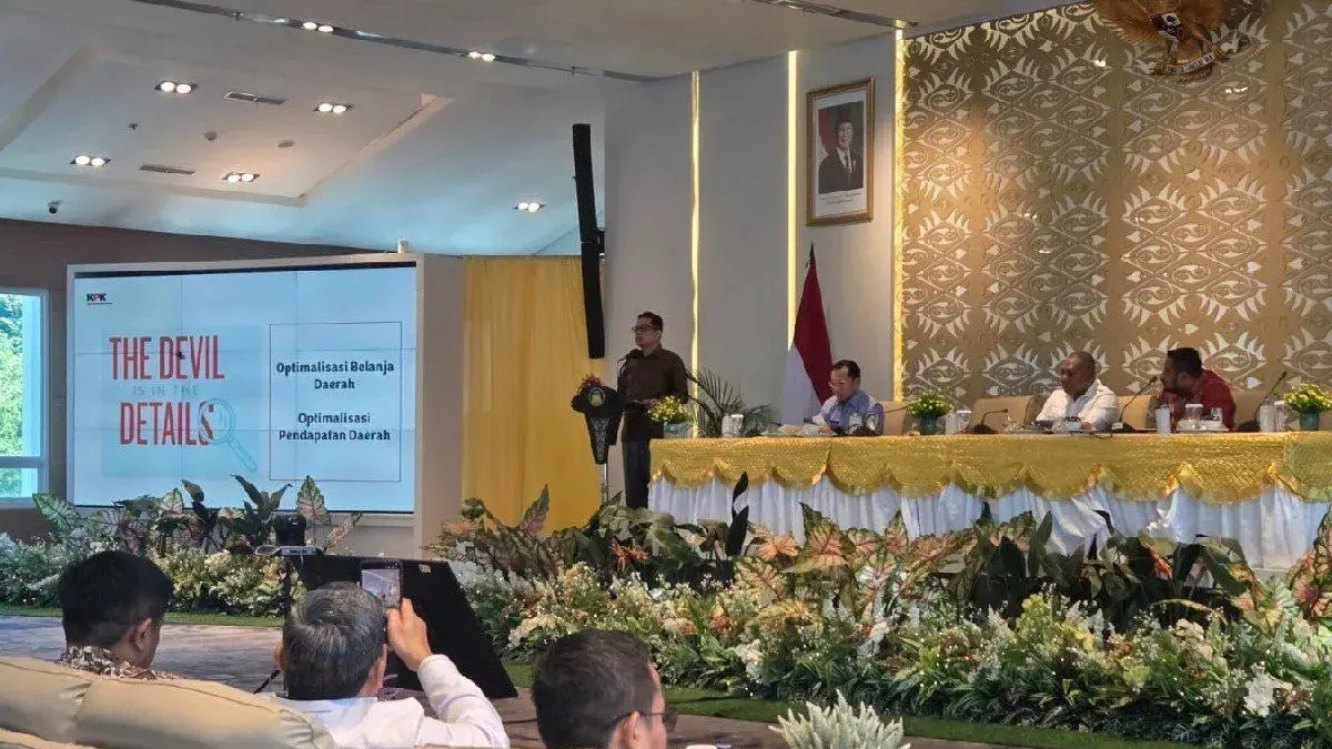Direktur Koordinasi dan Supervisi (Korsup) Wilayah V KPK Maruli Tua Manurung saat memaparkan acara Koordinasi Pencegahan dan Pemberantasan Korupsi pada Pemda di Wilayah Tanah Papua Tahun 2026 di Kota Jayapura, Papua, Rabu (15/7/2026). (ANTARA/Qadri Pratiwi)

