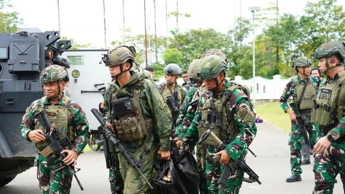 Koops TNI Habema saat mengevakuasi dua jenazah di Yahukimo, Papua, Kamis (23/7/2026) (ANTARA/Ho-Pen Koops Habema)