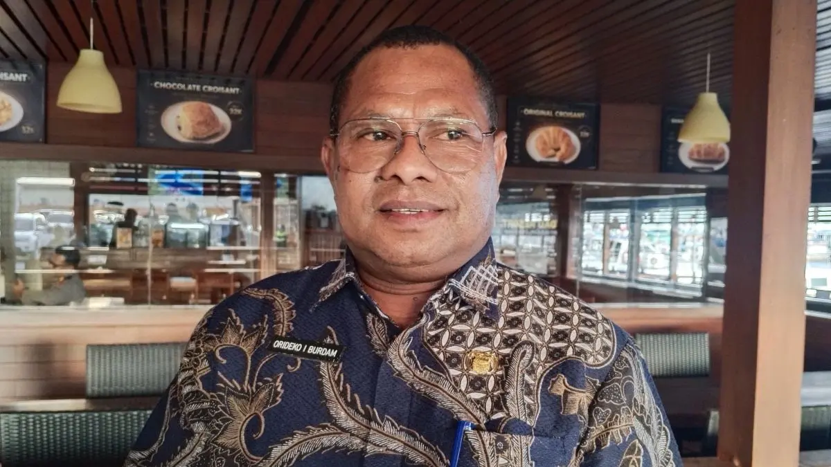 Bupati Raja Ampat Orideko Burdam saat ditemui di Sorong, pada Minggu (26/7/2026). (ANTARA/Yuvensius Lasa Banafanu)