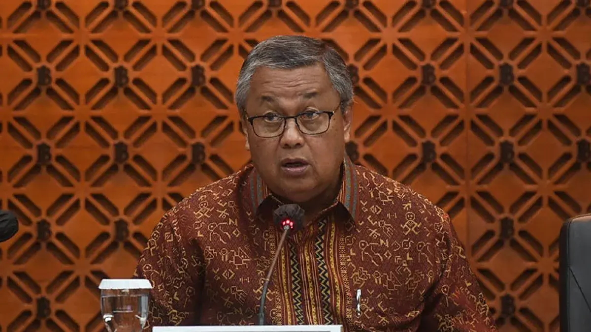 Gubernur BI Perry Warjiyo memberikan keterangan saat konferensi pers. (ANTARA FOTO/Akbar Nugroho Gumay/foc.)