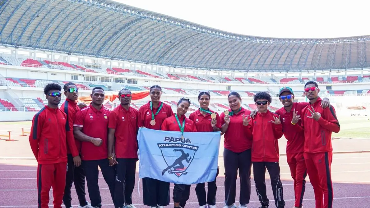 Atlet Papua Athletics Center (PAC) berfoto bersama setelah mengikuti Kejuaraan Atletik Jateng Open 2026 di Stadion Jatidiri, Semarang, Jawa Tengah, Sabtu (25/7/2026). Papua Athletics Center membawa pulang enam medali yang terdiri atas empat emas, satu perak, dan satu perunggu dari kejuaraan tersebut. (ANTARA/HO-PAC)

