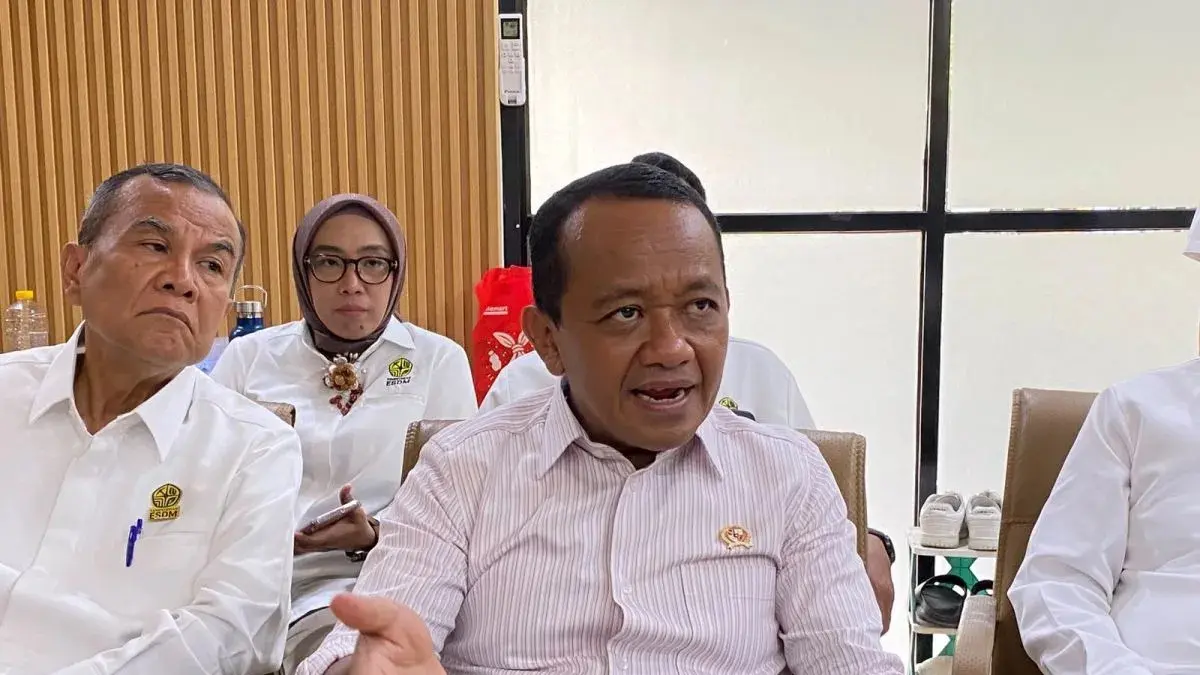Menteri Energi dan Sumber Daya Mineral (ESDM) Bahlil Lahadalia memberi keterangan ketika ditemui di Kantor Kementerian ESDM, Jakarta, Senin (3/8/2026). (ANTARA/Putu Indah Savitri)
