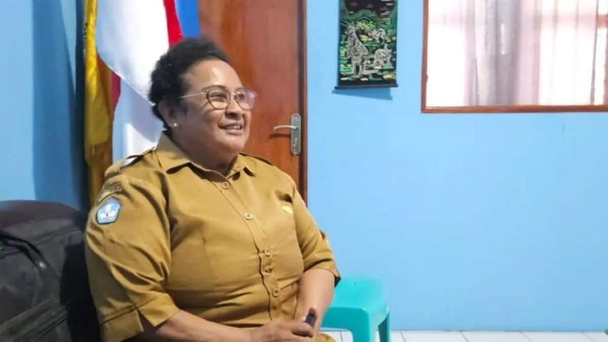 Wakil Kepala SMP Negeri 1 Nabire Bidang Kesiswaan Theresia Maker. (ANTARA/Ali Nur Ichsan)