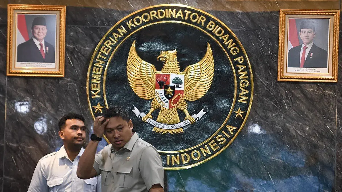Kepala Badan Gizi Nasional (BGN) Sudaryono (kanan) bersiap mengikuti Rapat Koordinasi Terbatas di Kantor Kemenko Pangan di Jakarta, Kamis (6/8/2026). (ANTARA/M Risyal Hidayat/wsj/am)
