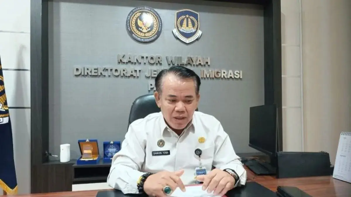 Kanwil Ditjen Imigrasi Papua Samuel Toba. (ANTARA/Evarukdijati)