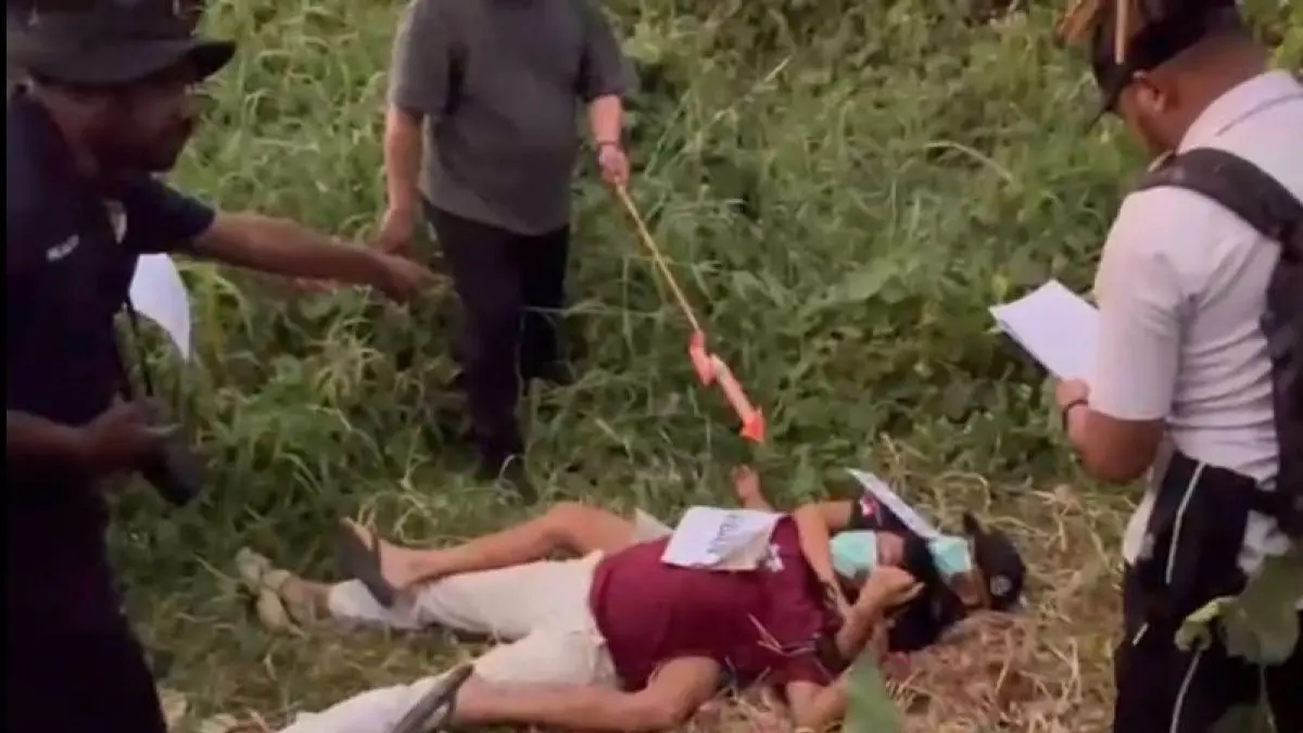 Proses rekonstruksi kasus pembunuhan siswi SMP di Nabire, Senin (10/8/2026). (ANTARA/Ali Nur Ichsan)