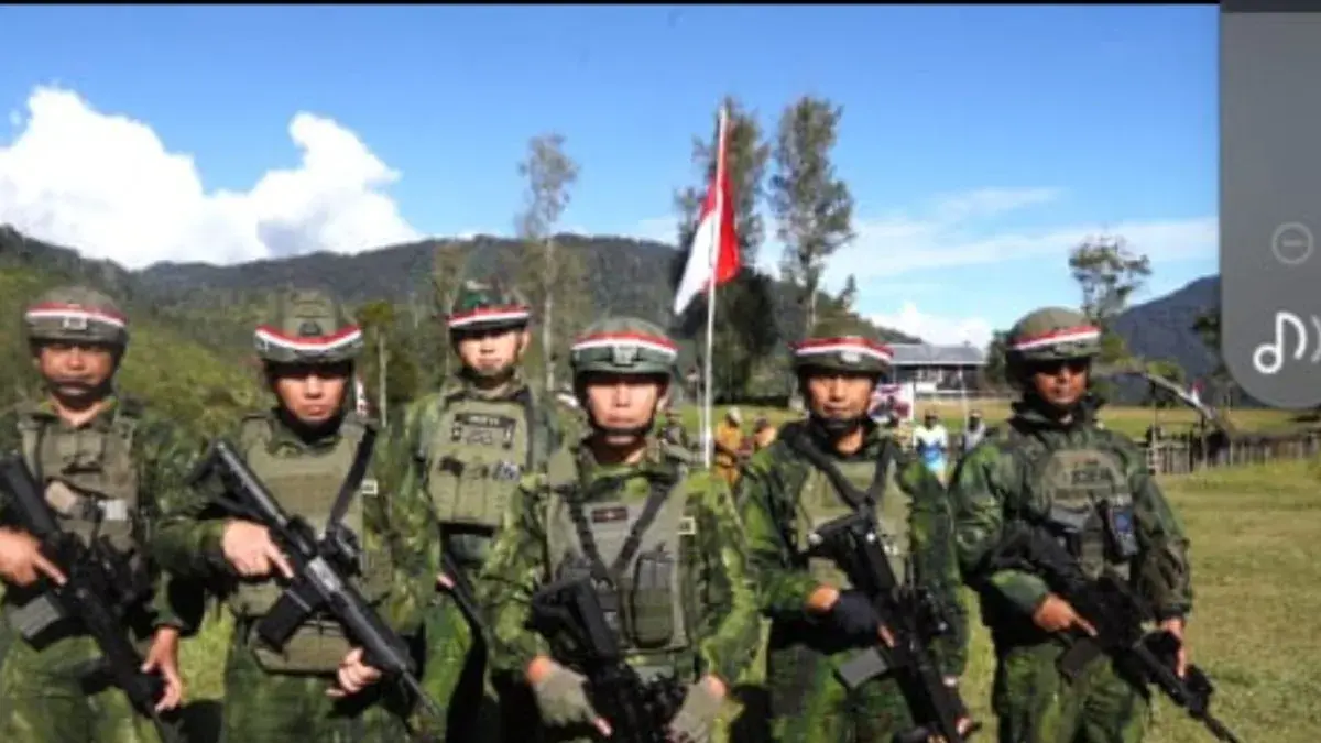 Para prajurit TNI yang tergabung dalam Satuan Tugas Komando Operasi Habema usai menggelar upacara pengibaran Bendera Merah Putih dalam rangka memperingati HUT Ke-81 Kemerdekaan RI di Distrik Ugimba, Kabupaten Intan Jaya, Papua Tengah, Senin (17/8/2026). (ANTARA/HO-Satgas Koops TNI Habema)