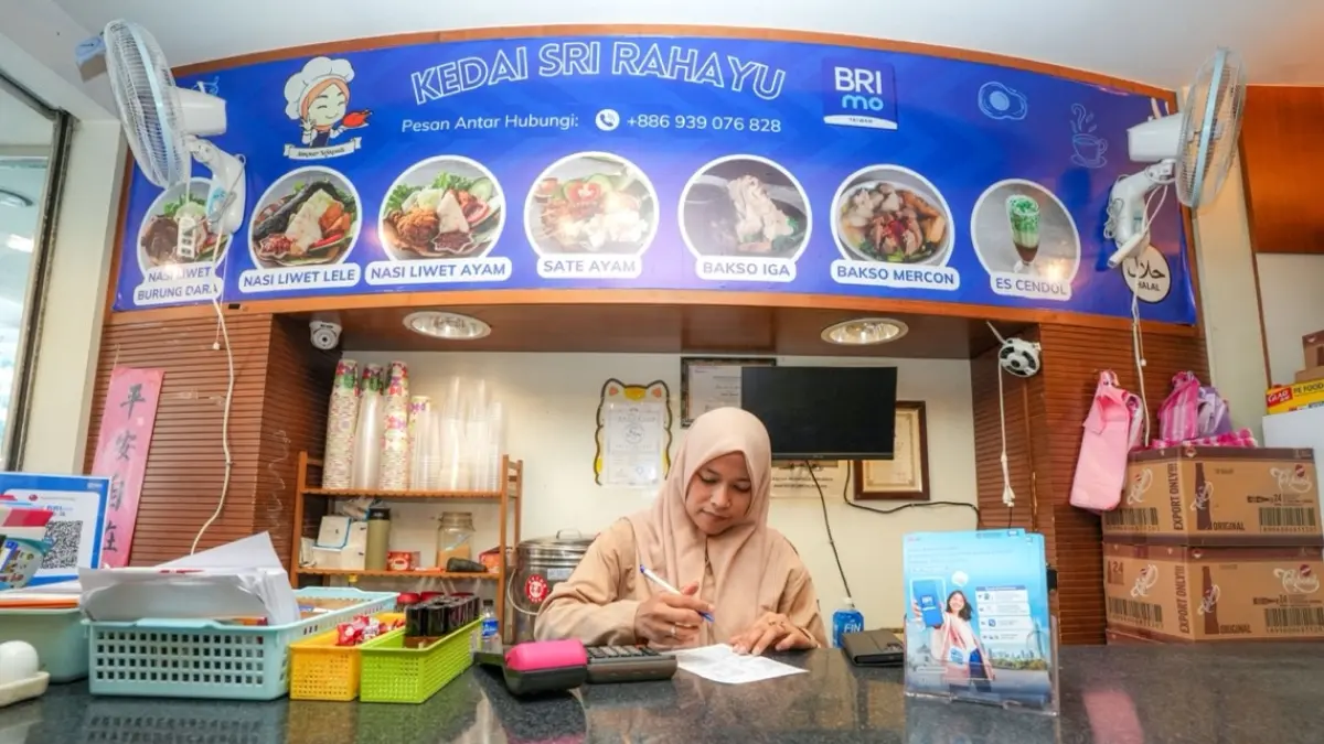 Sri Purwanti, nasabah BRI yang berhasil mengubah penghasilan selama bekerja di perantauan menjadi modal untuk membangun ekonomi.