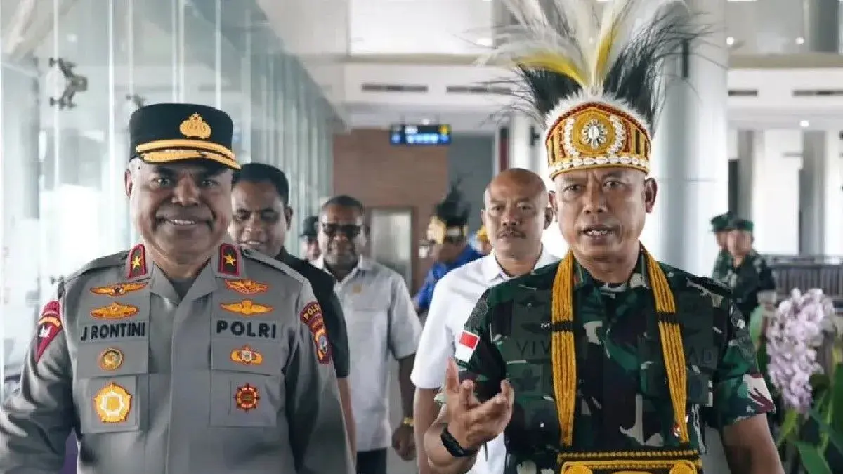 Danrem 173/PVB Brigjen TNI Vivin Alivianto (kanan). (ANTARA/HO-Dokumentasi Pribadi)