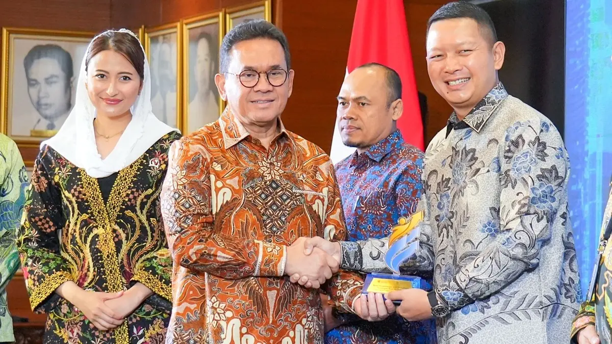 Konsistensi BRI dalam mendorong UMKM menembus pasar global mendapatkan Penghargaan Niaga Werdhitama kategori Industry Trade Development Partner.