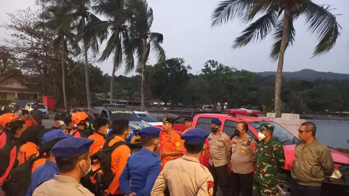 Tim SAR perluas pencarian Speedboat Jurnalis yang hilang kontak saat meliput erupsi gunung Anak Krakatau pada Senin (8/9/2026). (ANTARA/HO-Basarnas Banten)