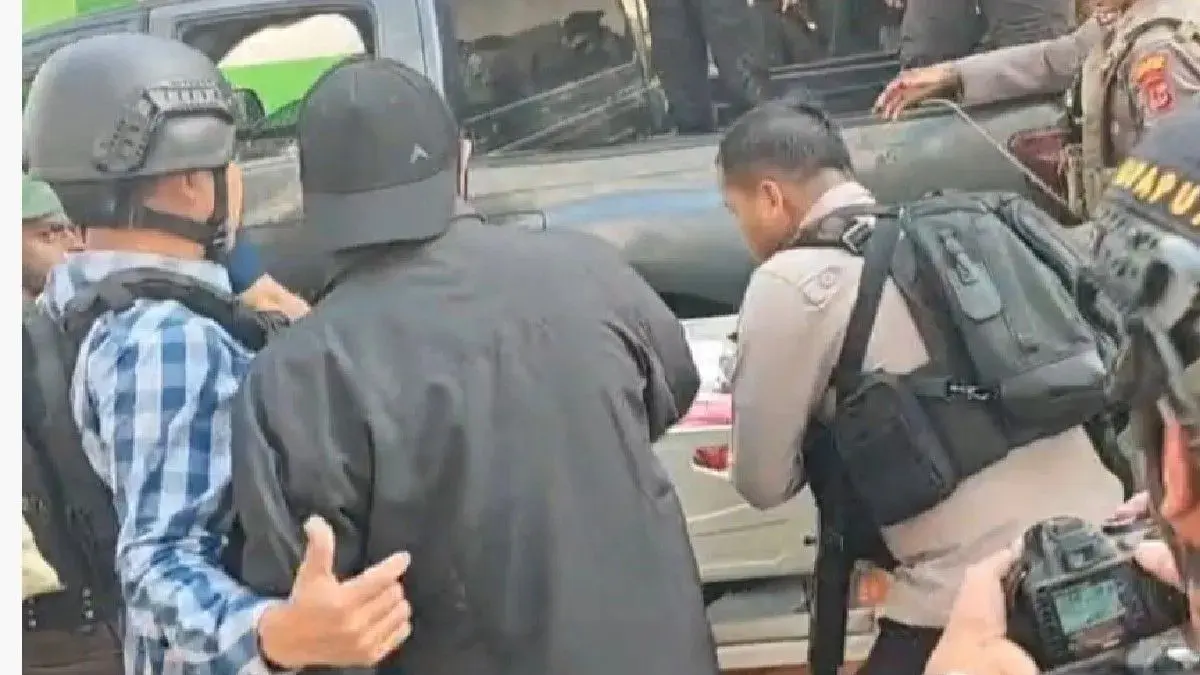 Evakuasi korban penembakan KKB di Muliama, Kabupaten Jayawijaya. (ANTARA/HO/Humas Polda Papua)