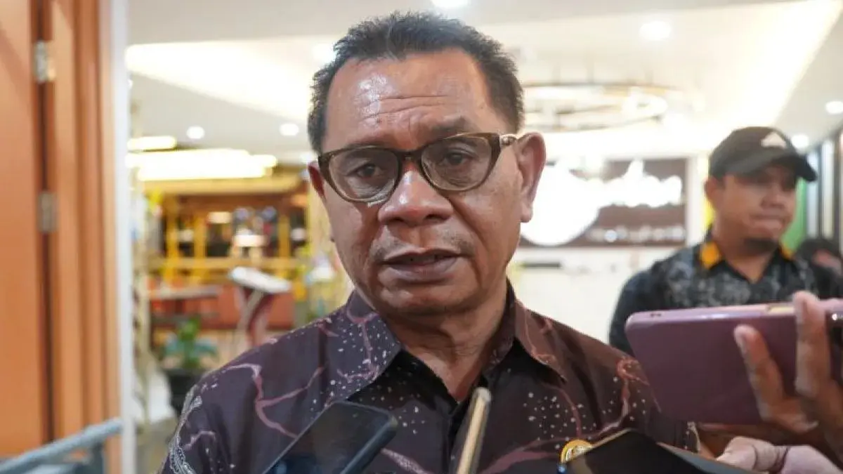 Kepala Dinas Kesehatan  Mimika Godfried Maturbongs saat ditemui wartawan di Timika, Jumat (11/9/2026). (ANTARA/Marselinus Nara)
