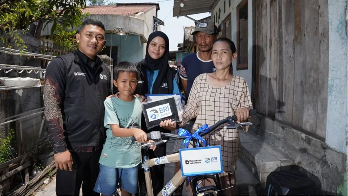 BRI Peduli Bantu Mahesa, Siswa SD yang Selama Ini Jalan Kaki Menembus Kawasan Rob ke Sekolah