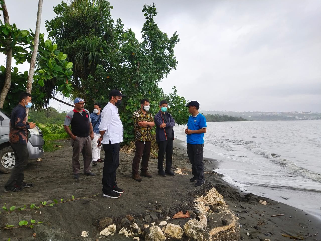 UNTUK NEGERI: BPDASHL Remu Ransiki, Direktoral Jenderal Pengendalian Daerah Aliran Sungai dan Hutan Lindung Kementerian Lingkungan Hidup dan Kehutanan dan mitra melakukan kunjungan serta meninjau lokasi yang cocok untuk pembudidayaan mangrove di Distrik M