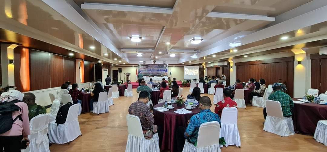 TATAP KEMAJUAN: Seminar Penelitian Pengembangan Pariwsata di Mansinam Beach Hotel, Kamis (3/6/21).