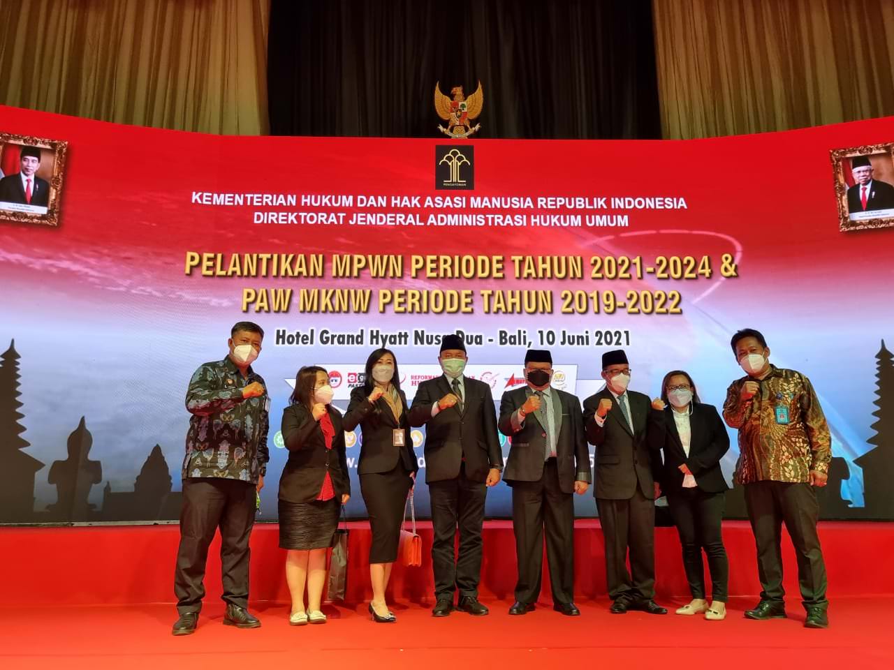 SAH: NPWM Provinsi Papua Barat usai dilantik Dirjen Administrasi Hukum Umum, Kementerian Hukum dan HAM Republik Indonesia, Cahyo Rahadian Muzhar SH LLM di Hotel Grand Hyatt Nusa Dua Bali, Kamis (10/6/21).