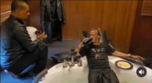 Video Habib Bahar Smith berendam di jacuzzi. (istimewa)