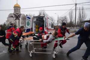 X Proses evakuasi korban serangan Rusia di Mariupol, Ukraina (Istimewa)