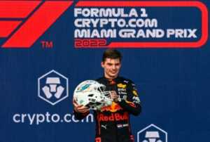 Kemenangan Max Verstappen di GP Miami membuatnya terus mendekat dengan pemuncak klasemen pembalap Charles Leclerc dalam hal perolehan poin. (CHANDAN KHANNA / AFP)