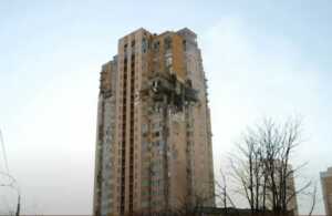 Gedung apartemen di Kiev rusak dihantam rudal (Istimewa)
