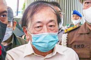 Jaksa Agung Sanitiar Burhanuddin menjelaskan, Surya terbang dari Taiwan ke Indonesia menggunakan pesawat China Airlines dan mendarat pukul 13.13. ”Tim kami melakukan penjemputan tersangka atas nama SD (Surya Darmadi, Red),” ungkap Burhanuddin.