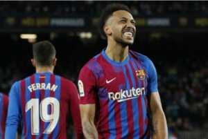 Selebrasi Pierre-Emerick Aubameyang setelah mencetak gol lawan Athletic Bilbao dalam pertandingan Liga Spanyol pada Senin (28/2). (Albert Gea/Reuters/Antara)