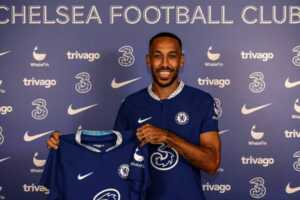 Pierre-Emerick Aubameyang resmi berkostum Chelsea setelah diboyong dari Barcelona di hari terakhir bursa transfer musim panas (Getty Images )