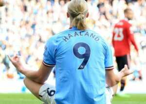 Striker Manchester City Erling Haaland merayakan gol ke gawang Manchester United. (Lindsey Parnaby/AFP)