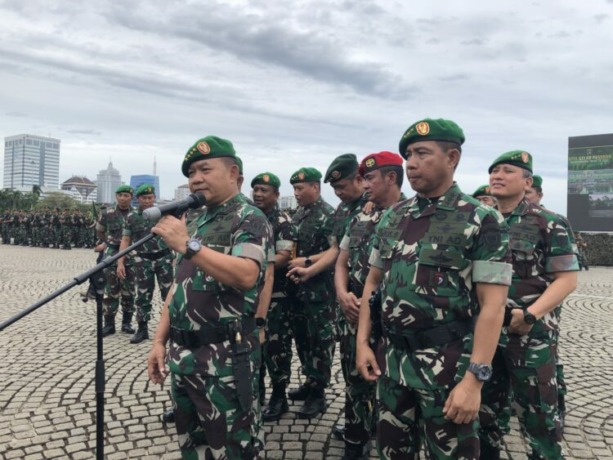 KSAD Jenderal TNI Dudung Abdurachman mengungkapkan ada masyarakat Paro di Papua terintimidasi KKB (Sahrul Yunizar/Jawa Pos)