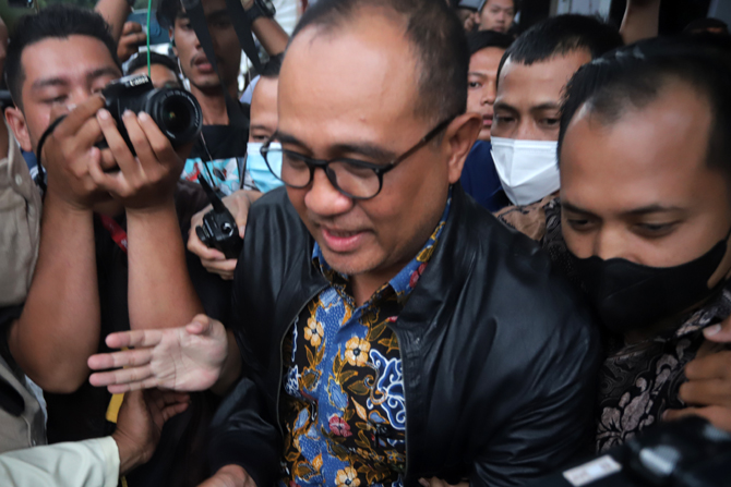 Tersangka Rafael Alun Trisambodo belum ditahan terkait dugaan menerima gratifikasi puluhan miliar rupiah. (Dery Ridwansah/ JawaPos.com)
