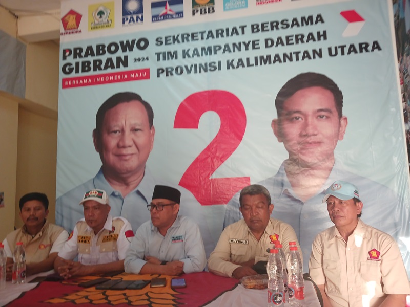 SAMPAIKAN PENCAPAIAN: TKD Prabowo-Gibran dalam jumpa pers, Kamis (15/2). FOTO: AGUS DIAN ZAKARIA/RADAR TARAKAN