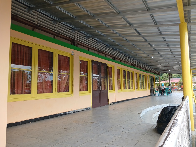 DITUNDA: Lokasi rekapitulasi hasil Pemilu Kecamatan Tarakan Tengah tampak sepi, Senin (19/2). FOTO: AGUS DIAN ZAKARIA/RADAR TARAKAN