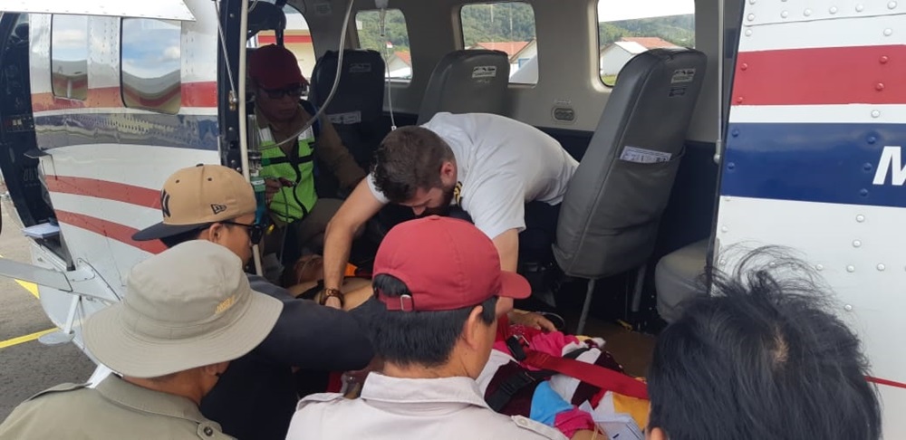IST MINIM DOKTER: Pasien dari Krayan dirujuk menggunakan pesawat ke Tarakan.