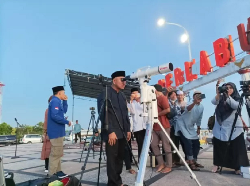 RADAR TARAKAN PANTAU HILAL: Kemenag Kaltara akan melakukan pemantauan hilal 1 Ramadan di Taman Berlabuh Kota Tarakan 10 Maret nanti. Tampak kegiatan pemantauan hilal di Tarakan tahun lalu.