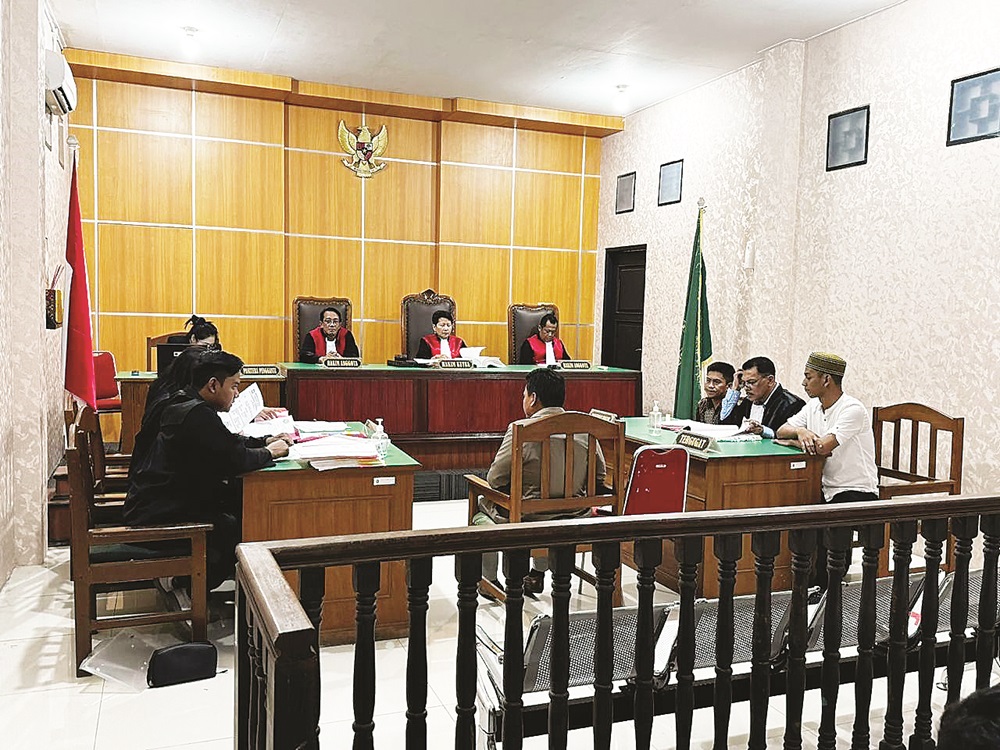 HADIRKAN AHLI: Ketiga ahli yang dihadirkan JPU dalam persidangan Dugaan Korupsi Pembangunan Rumah Kuliner. FOTO: DOK KEJARI TARAKAN