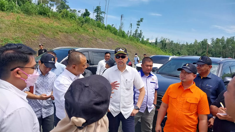 DITARGET RAMPUNG: Perbaikan jalan antarkecamatan di dataran tinggi Krayan ditargetkan selesai pada Maret 2024 setelah hampir satu tahun pengerjaan. FOTO: ISTIMEWA