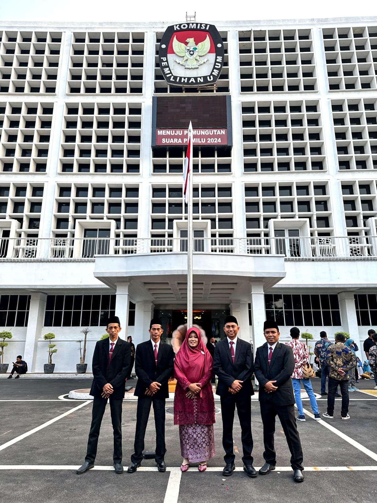 LANGSUNG BERTUGAS: Lima komisioner KPU Tarakan 2024-2029 yang dilantikan 25 Maret 2024. FOTO: ISTIMEWA