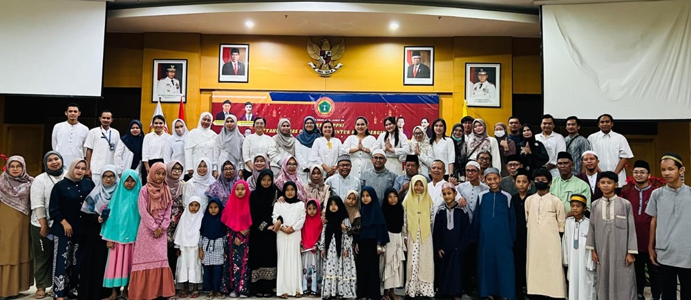 KEBERSAMAAN: Memperingati Hut PPNI ke-50, keluarga besar PPNI RSUD dr. H. Jusuf SK buka puasa bersama dengan anak yatim dan dhuafa Baznas