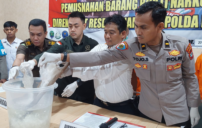 PIJAI PASARIJA/RADAR KALTARA DILARUTKAN: BB sabu hasil pengungkapan pada Maret dimusnahkan oleh Ditresnarkoba Polda Kaltara.