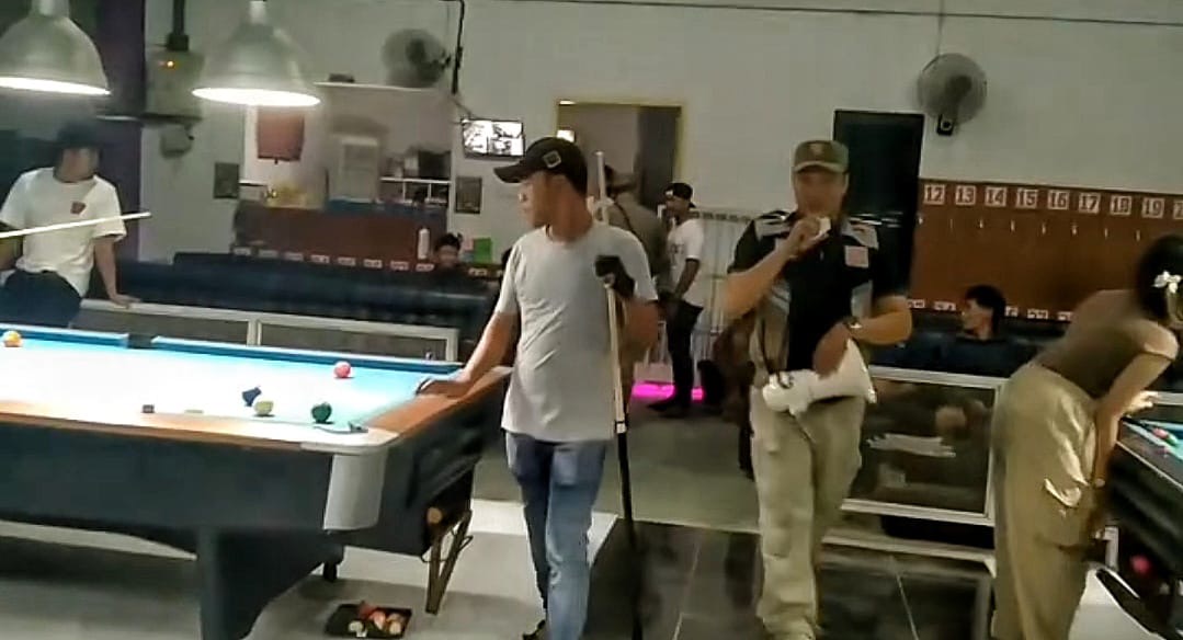 DIDUGA MELANGGAR: Petugas Satpol PP Tarakan menemukan sejumlah usaha biliar membuka kegiatan usaha di malam hari. FOTO: DOK SATPOL PP TARAKAN