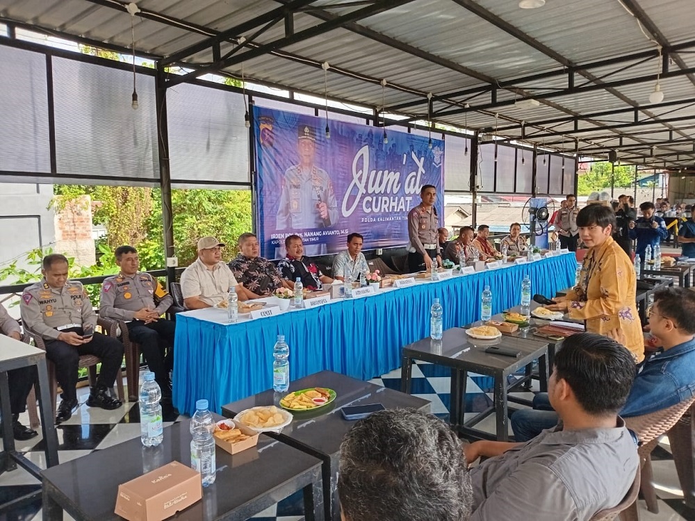 KP TAMBAH WAWASAN: Jumat Curhat Polda Kaltim di wilayah Balikpapan Selatan, belum lama ini. Dalam pertemuan ini, dibahas aturan mengendarai sepeda listrik yang kini sedang marak.