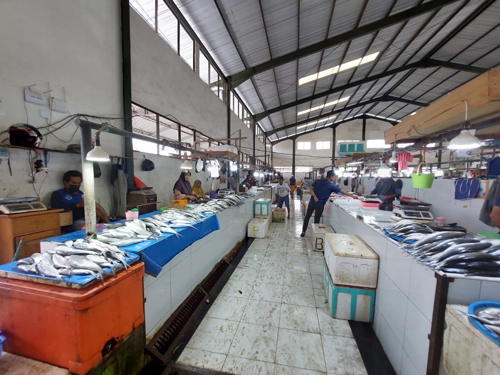 DITATA: Tampak aktivitas pedagang yang berjualan di Pasar Induk.