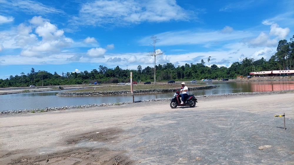 PIJAI PASARIJA/RADAR KALTARA PENGEMBANGAN: Tampak kawasan embung yang telah dibangun di kawasan Hutan Kota Bunda Hayati.