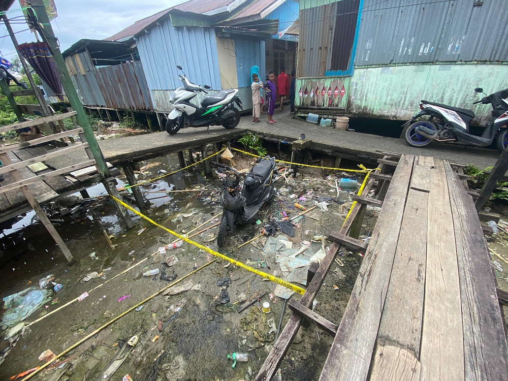 DIBAKAR: Motor warga di Jalan Cendrawasih RT 12, Kelurahan Karang Anyar, Tarakan Barat didapati dibakar oleh orang tak dikenal. FOTO: ELIAZAR/RADAR TARAKAN