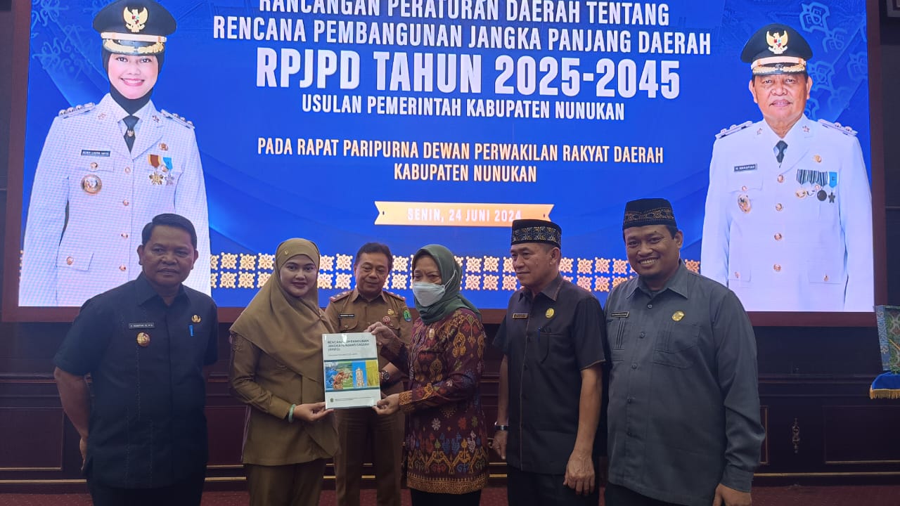 SAMPAIKAN RAPERDA: Pemkab Nunukan menyampaikan Rancangan Peraturan Daerah (Raperda) tentang Rencana Pembangunan Jangka Panjang Daerah (RPJPD) 2025-2045. FOTO: RADAR TARAKAN